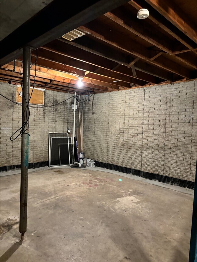 Building Photo - 935 Herold Ave