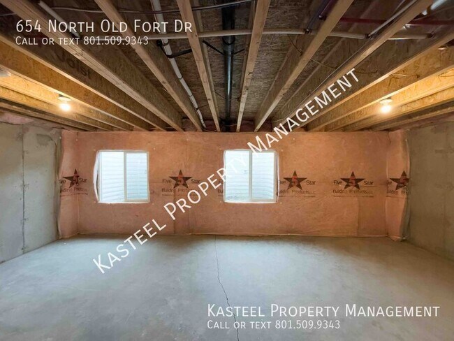 Building Photo - 654 N Old Fort Dr