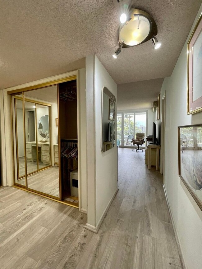 Building Photo - 3051 N Course Dr