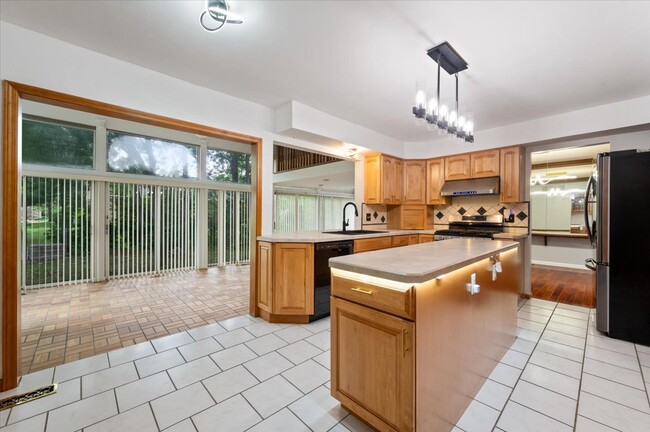 Building Photo - 2196 Willow Leaf Dr
