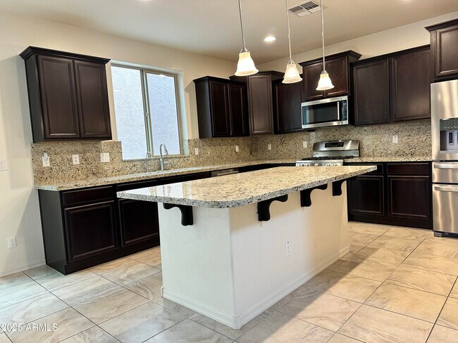 Building Photo - 9213 W Meadow Dr