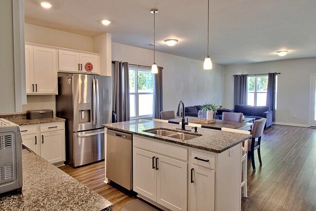 Building Photo - 147 Enclave Wy
