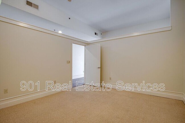 Building Photo - 648 Riverside Drive