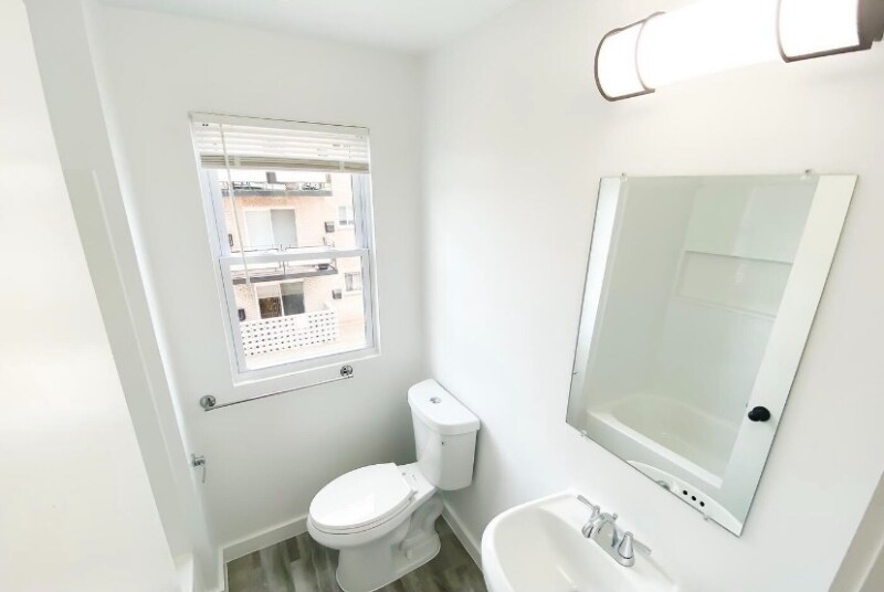 Building Photo - 4609 Quarles St NE