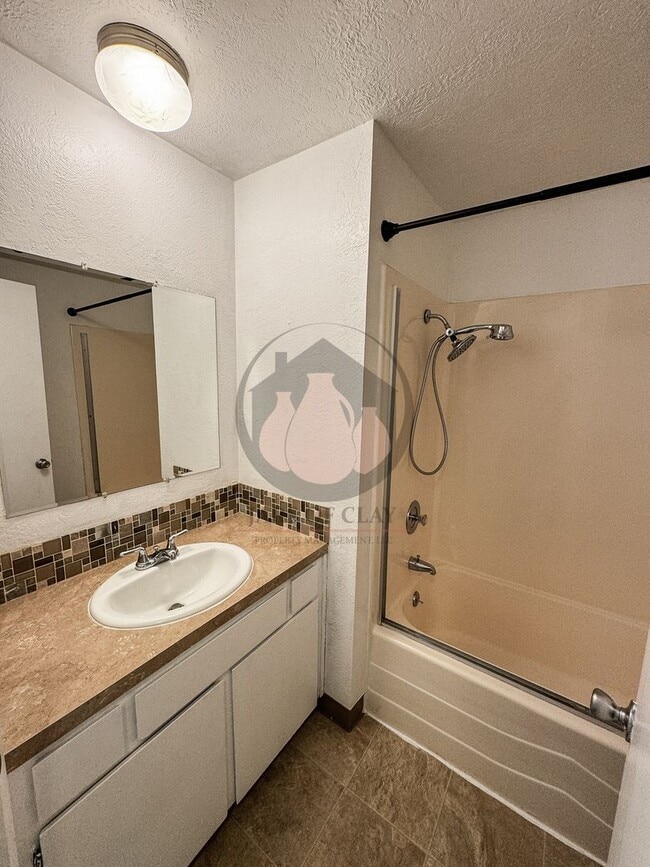 Building Photo - Adorable South Salem Home-Coming Available...