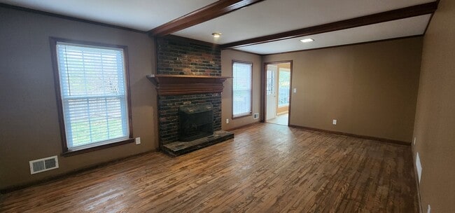 Building Photo - FRESH Paint!  Sprawling, Hurstbourne Ranch with Basement!  3 Bedrooms, 3 Full Baths, Hardwood Flo...