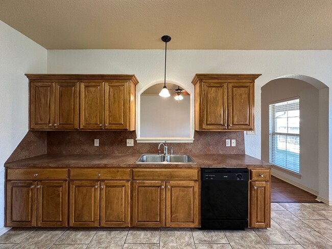 Building Photo - * Move-In Special * Beautiful 4 Bed / 2 Bath Home in Fort Smith