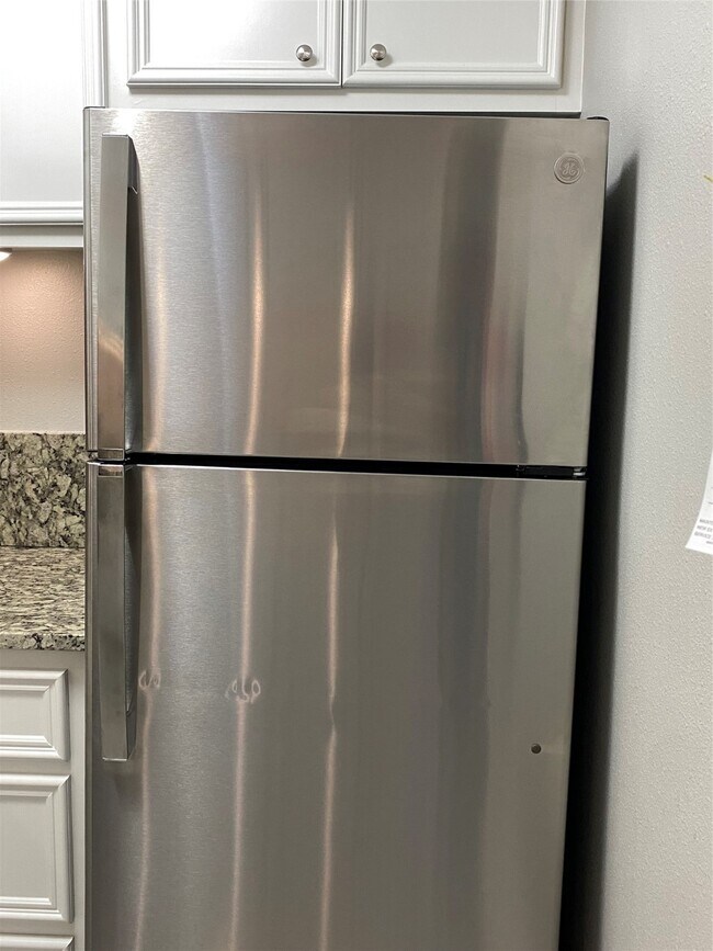 Building Photo - 211 W 17th St