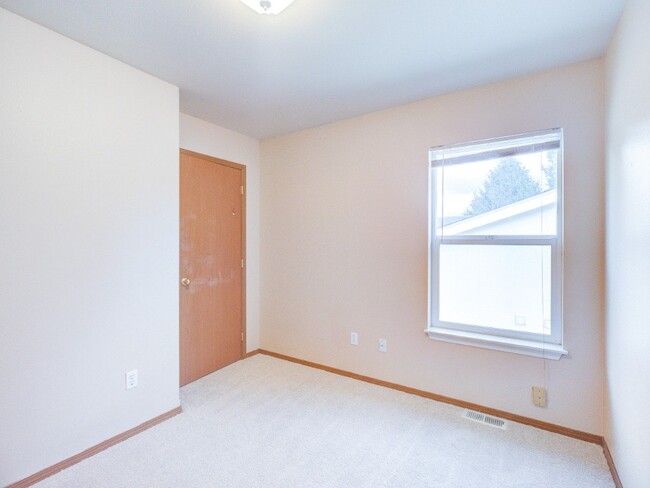 Building Photo - 1011 117th Streetcourt E