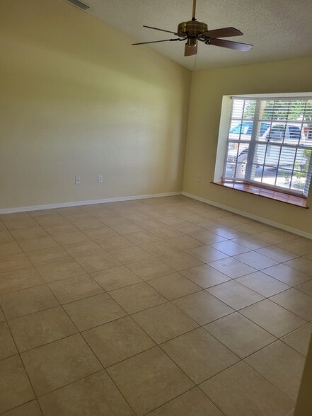 Building Photo - 10067 Topsail Ave