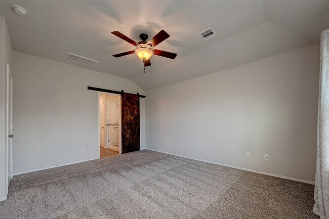 Building Photo - 14004 Lake Cres Dr
