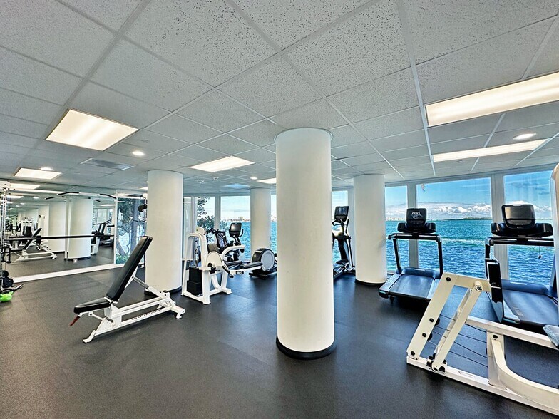 Building Photo - 770 Claughton Island Dr