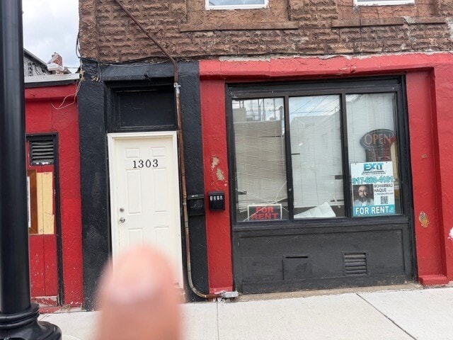 Building Photo - 1303 Monroe St