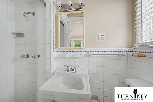 Building Photo - Spacious 2BR/2BA on the Bricks — Walk to Lucile's & the Cultural District