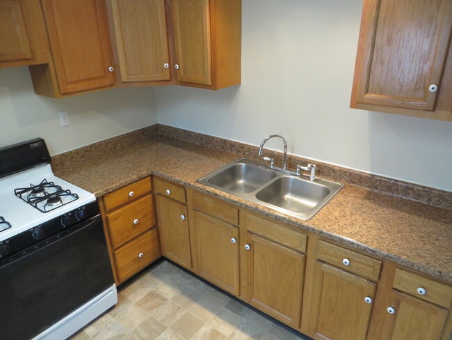 Building Photo - 5 Bedroom Home in the very core of Downtown (West Central, Downtown)