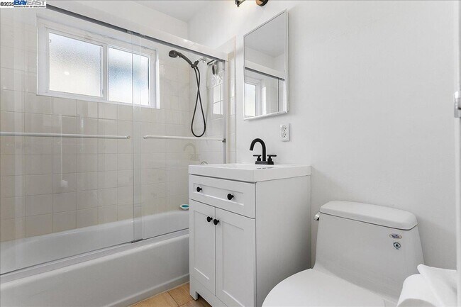 Building Photo - 75 Chadbourne Way