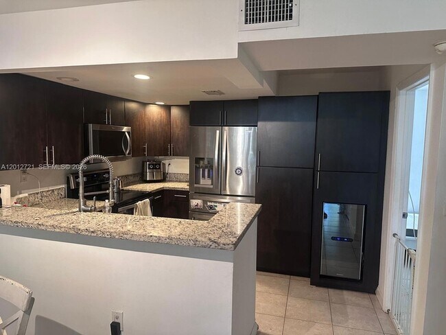 Building Photo - 3003 NE 183rd Ln