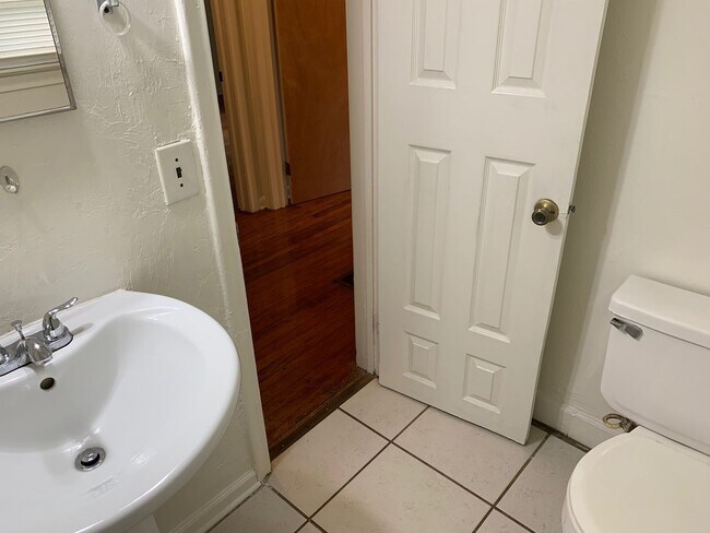 Building Photo - 1642 Sharkey St