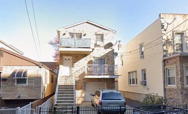 Building Photo - 52 Yale Ave