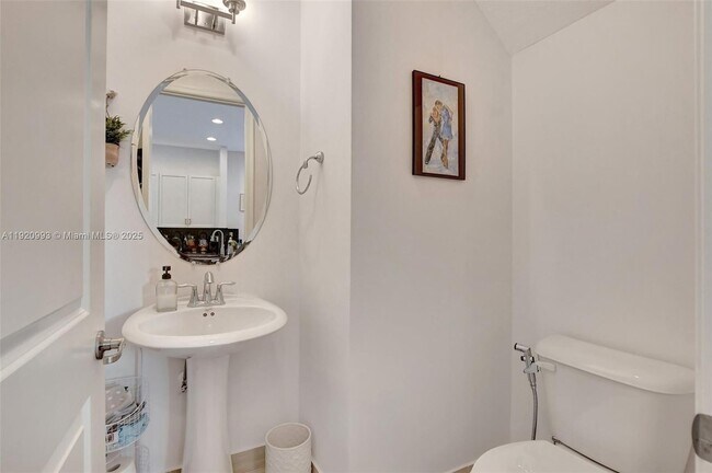 Building Photo - 6657 Quiet Wave Trl