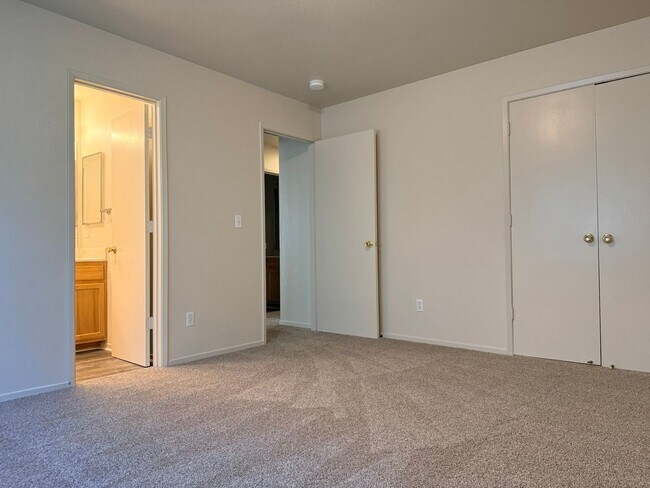 Building Photo - 1277 Sunrise Dr