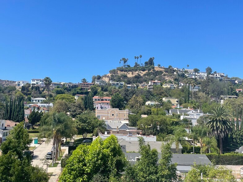 Building Photo - 4161 Los Feliz Blvd