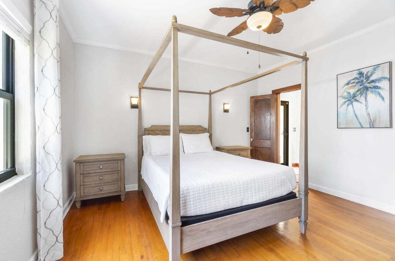 Building Photo - 400 33rd St