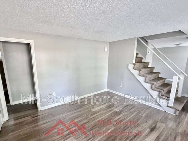 Building Photo - 1733 Gowan Dr