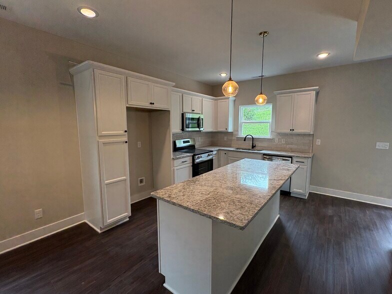 Building Photo - 4683 Heiskell Dr