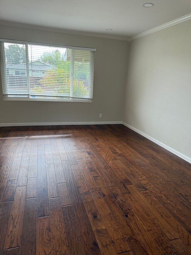 Building Photo - 1816 Boxwood Dr