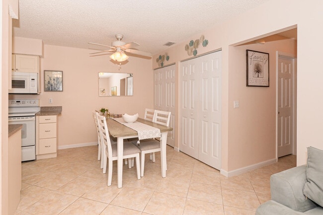 Building Photo - 3970 NW Cinnamon Tree Cir