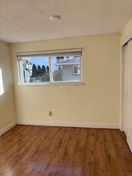 Building Photo - 2707 SE 50th Ave