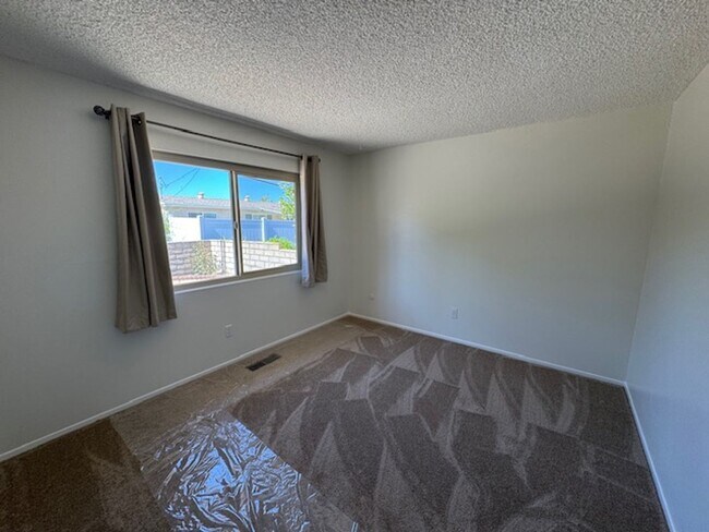 Building Photo - Newly Renovated 4 Bedroom 3 Bath Home with...