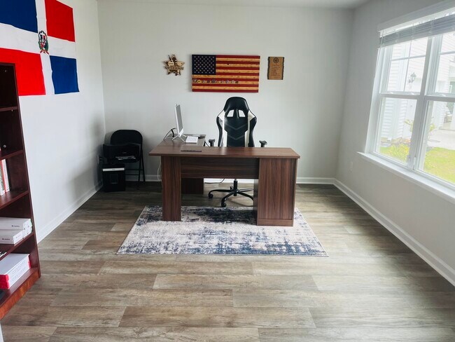 Building Photo - Eagle Creek