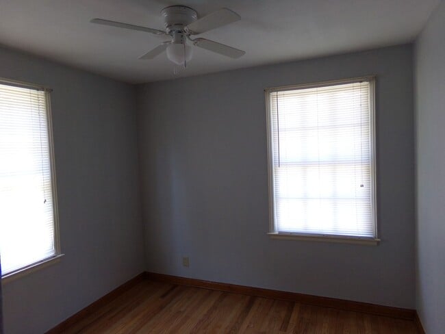 Building Photo - Charming Three Bedroom Home- Newly remodled Kitchen