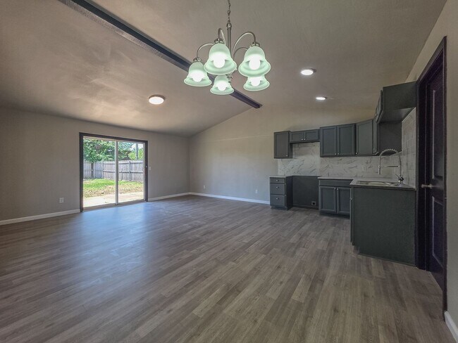 Building Photo - Fully Renovated 3-Bedroom Home in Bethany ...