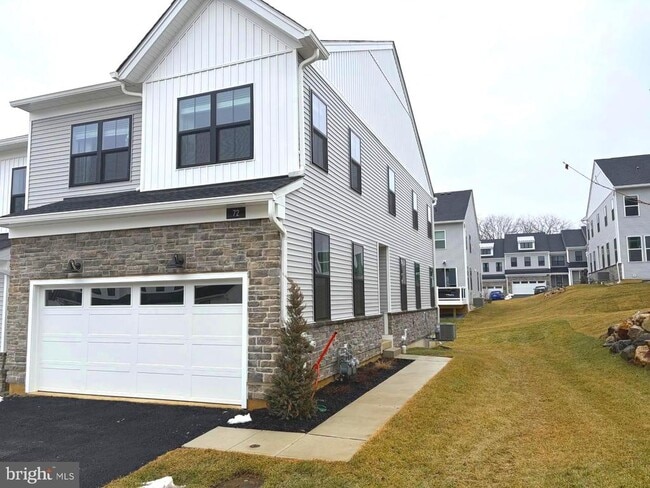 Building Photo - 72 Alroy Rd