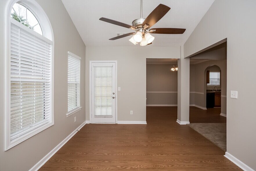 Building Photo - 5275 Yellow Pine Dr