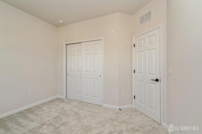 Building Photo - 103 Vaughn Dr