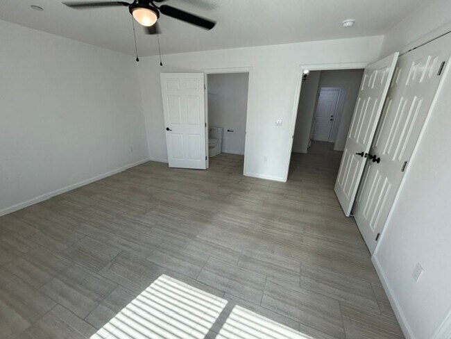 Building Photo - 820 N Cypress St