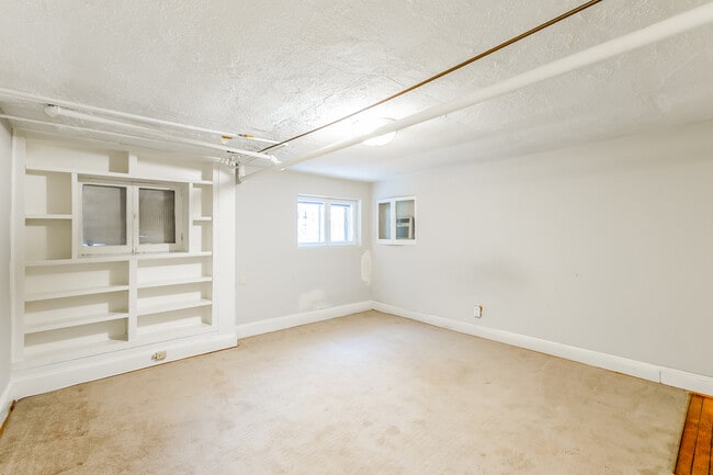 Building Photo - 1832 Biltmore St NW