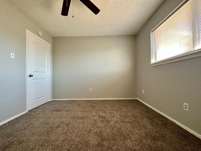 Building Photo - Updated 4 Bedroom Home w/ Gorgeous Floors
