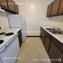 Building Photo - 1 bedroom/ 1 bath apartment in Sun Prairie...