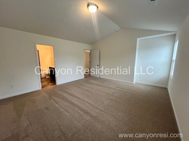 Building Photo - Charming 4-Bedroom Home