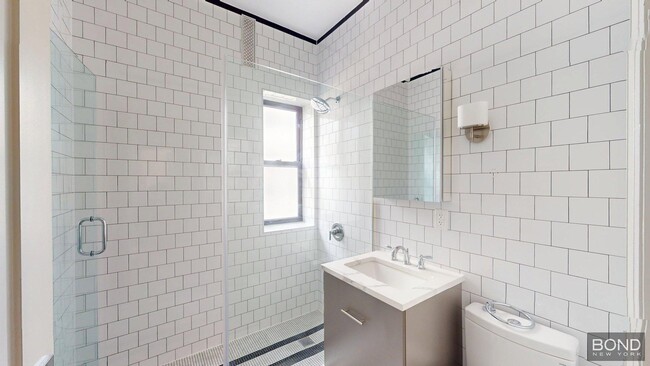Building Photo - 250 W 91st St