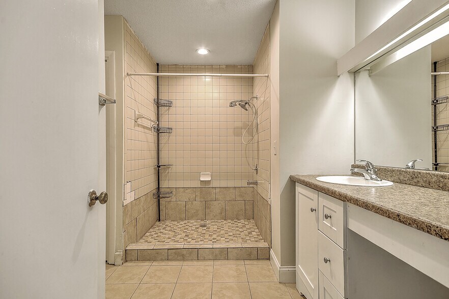 Building Photo - 109 Beechnut St