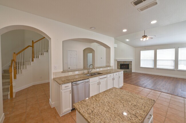 Building Photo - 3001 Claybrook Dr