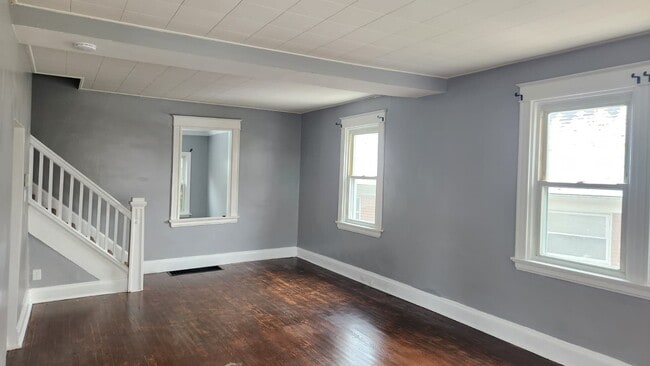 Building Photo - 8454 Plainfield Rd