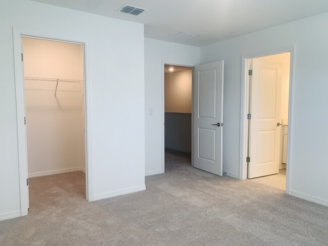 Building Photo - 172 Riverfront Wy