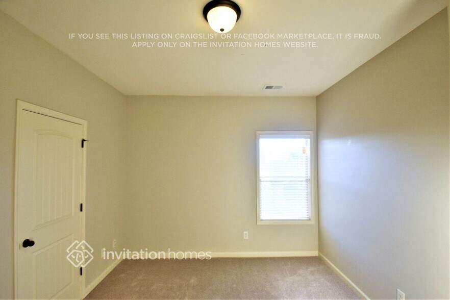 Building Photo - 948 Pine Ln